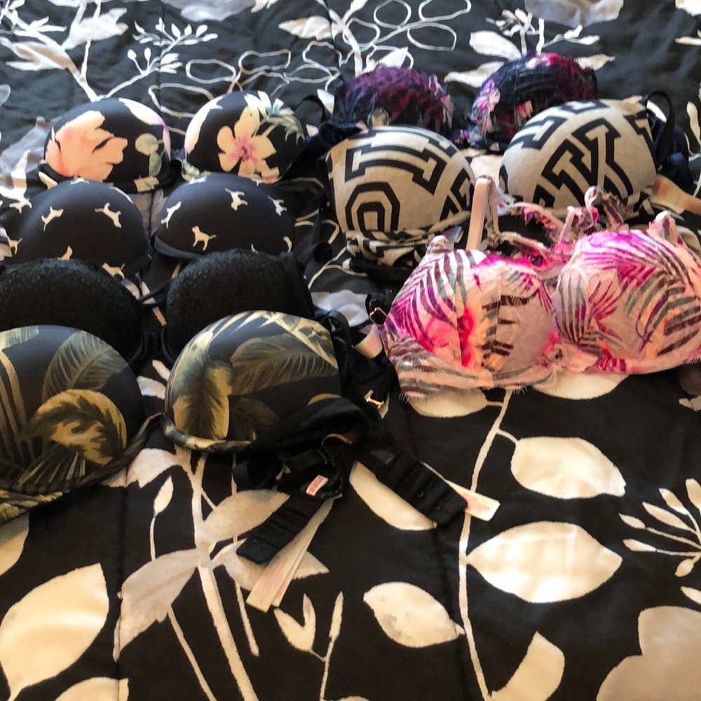 7 pink bras A32 in good shape still